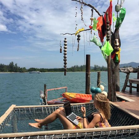 Peacock Hostel Ko Lanta Exteriör bild