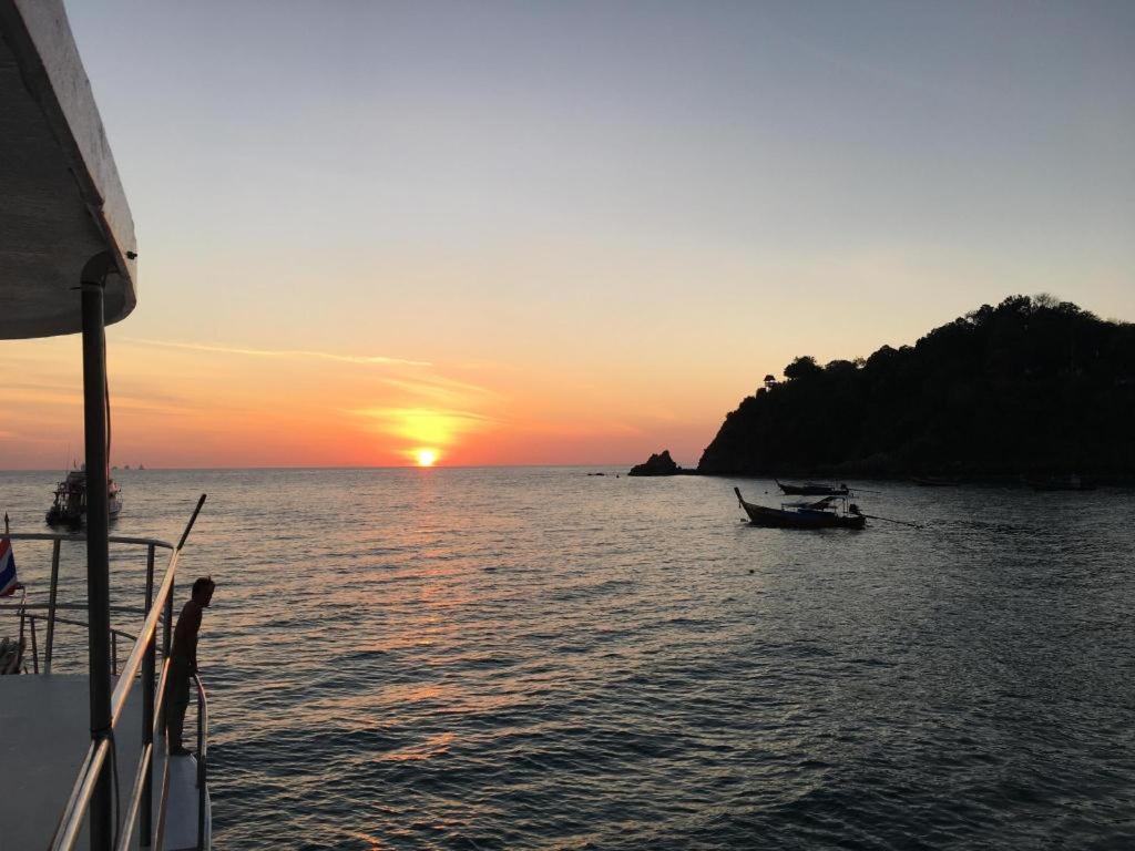 Peacock Hostel Ko Lanta Exteriör bild