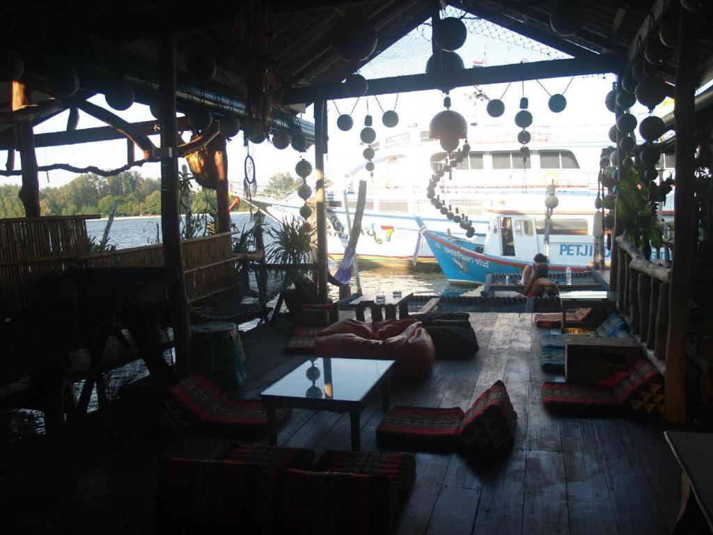 Peacock Hostel Ko Lanta Exteriör bild