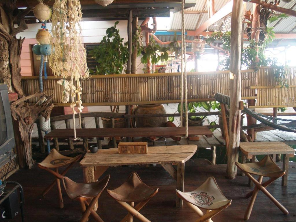 Peacock Hostel Ko Lanta Exteriör bild