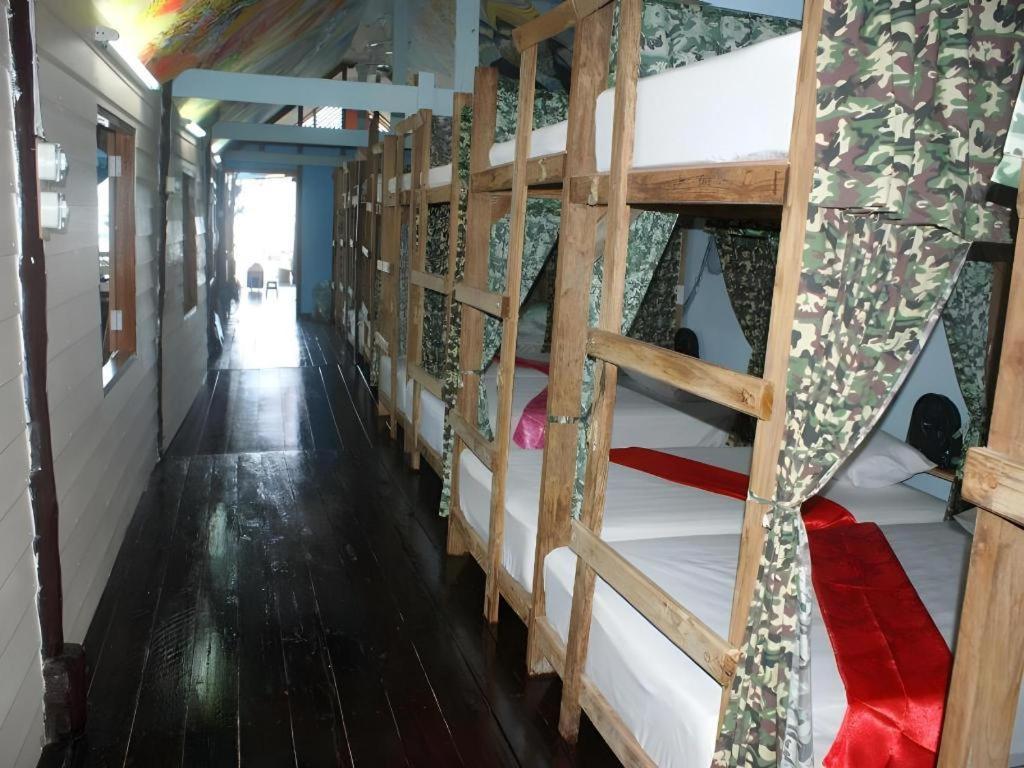 Peacock Hostel Ko Lanta Exteriör bild