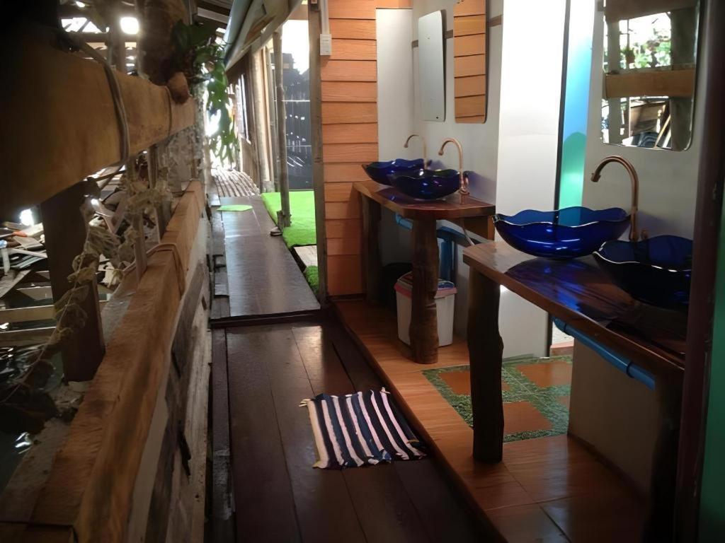 Peacock Hostel Ko Lanta Exteriör bild