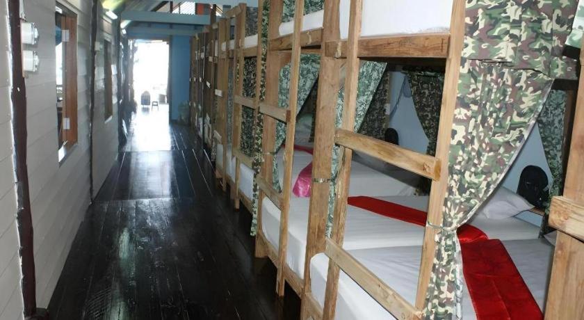 Peacock Hostel Ko Lanta Exteriör bild