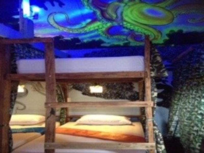 Peacock Hostel Ko Lanta Exteriör bild