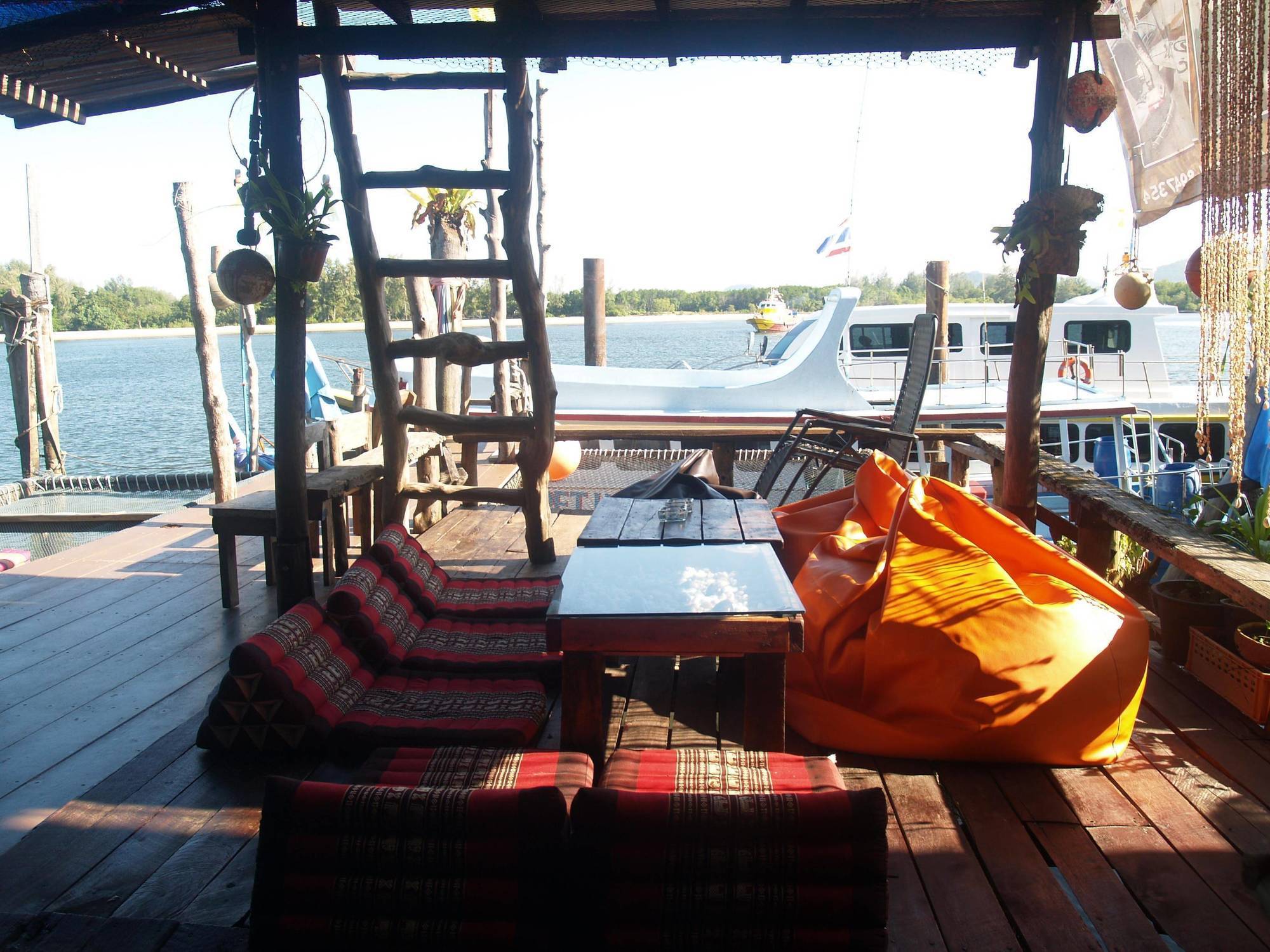 Peacock Hostel Ko Lanta Exteriör bild