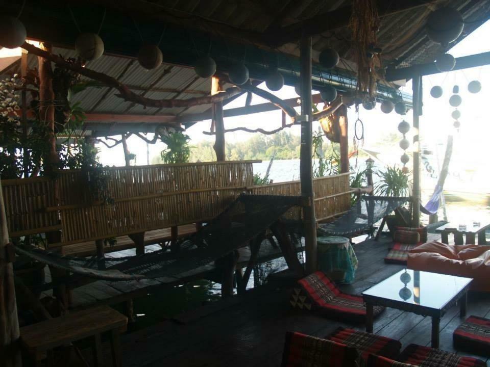 Peacock Hostel Ko Lanta Exteriör bild