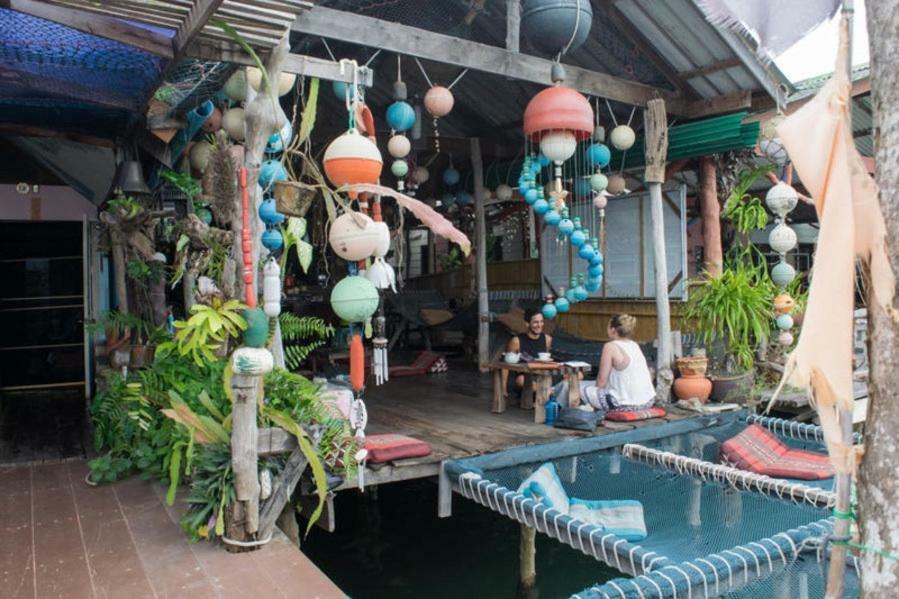 Peacock Hostel Ko Lanta Exteriör bild