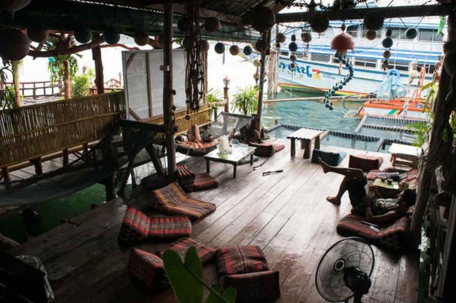 Peacock Hostel Ko Lanta Exteriör bild
