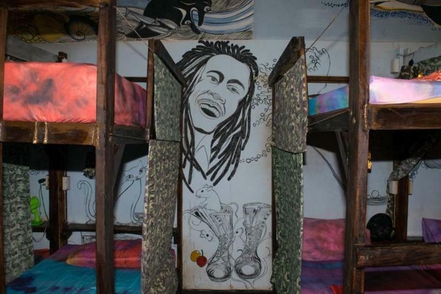 Peacock Hostel Ko Lanta Exteriör bild